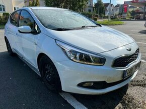 KIA Ceed 1,4 CRDi, 2x nove pneu s disky, serviska