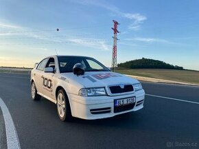 Závodní Škoda Octavia 1.8 atmosféra