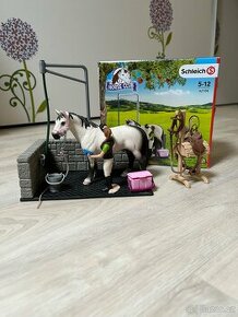 SCHLEICH Horse Club® 42104 Mycí kout pro koně