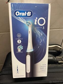 Elektrický kartáček Oral B-iO series 3