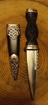 Sgian dubh skotská dýka ke kiltu