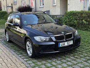 BMW Řada 3 E91 320i ALU kola Serviska 6st. Manuál Navigace