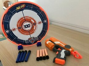 NERF pistole se světelným zaměřováním a terčem