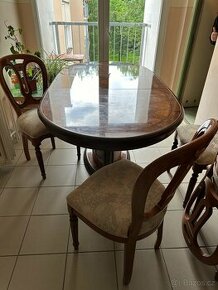Italský jídelní stůl, vysoký lesk + židle
