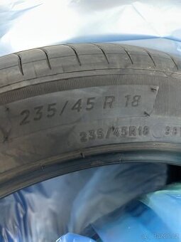 Letní pneu Michelin pro Tesla Model 3 235/45 R18 - 1