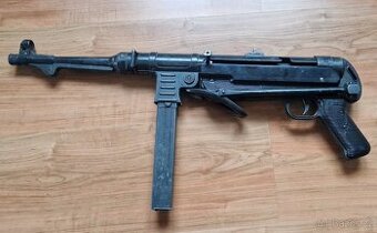 Německý samopal MP40 a pistole Walther P38 Denix, znaky DAK