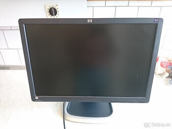 HP monitor 22" L2245w, polohovatelný