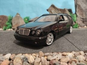 prodám model 1:18 mercedes benz e class combi e420