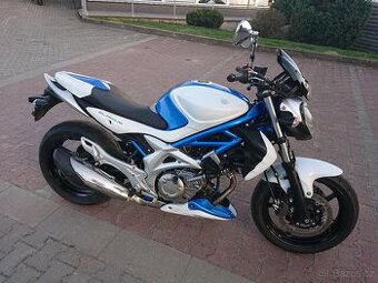 Suzuki SFV 650 Gladius 2010 - 1