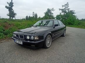 BMW E32 730i V8