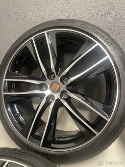 Top original Seat Leon r19 5x112 + Continental 235/35/19