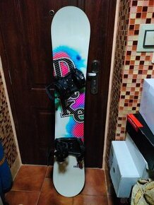 Prodám úplně nový snowboard DRAKE 152cm dlouhý.