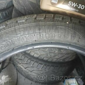 Zimní pneu 245 /40 r18  97y