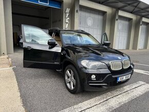 BMW X5 E70 3.0d 210 KW RV 2008 auto je velice zachovalém sta