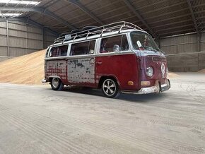 VW T2a deluxe bus