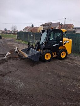 Smykový nakladač  JCB robot 225