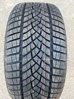 225/40 R18 92W GoodYear UltraGrip Performance+