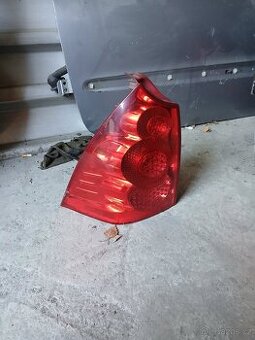 Zadni  leva lampa Peugeot 307 combi a SW 300kc