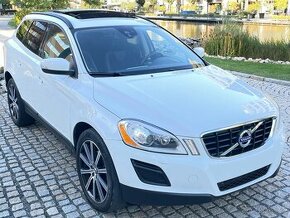 Volvo XC60 2.4D 5VÁLEC 4x4 AUT BIXENON VÝHŘEV TAŽNÉ SERVISKA