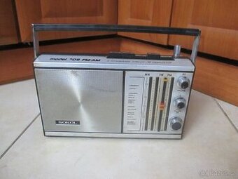 Nabízím retro radio Sokol Je nefunkční. Jen co je na foto. N