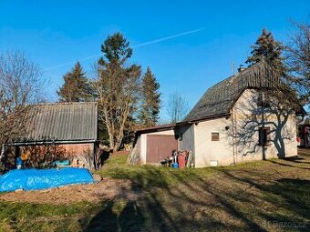 Rekreační objekt s garaží a velkým pozemkem (1959 m2)