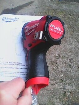 milwaukee M12FID2-0 170Nm Rázový utahovák 1/4 hex