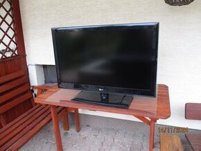 Televizor  LG   uhlopřička  93 cm