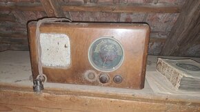 Rádio velmi stare