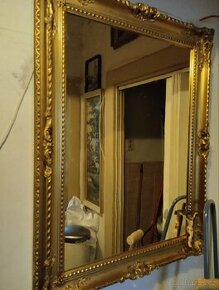 Starožitné velké zrcadlo v zlaceném dřevěném rámu