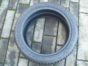 1x zimní  Dunlop Superb 3 Passat B8 235.45.18 98V XL 99%