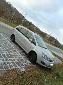 7 míst Opel Zafira B 1.6. 16V 85kW benzin rv 2009 naj 218tkm