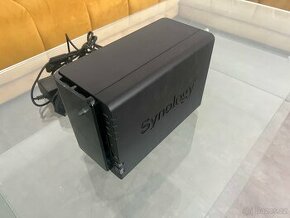 NAS Synology DiskStation DS214 play + 2x 3.0TB disk