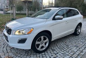 VOLVO XC60 2.4D5 R-DESIGN 151KW 4x4 AUT-NAVI-KUŽE-TAŽNÉ-XENO