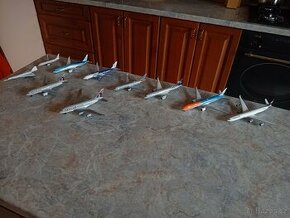Prodám modely letadel v měřítku 1:400 - 1