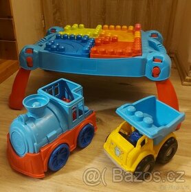 Megabloks stolek + auto a mašinka ZDARMA