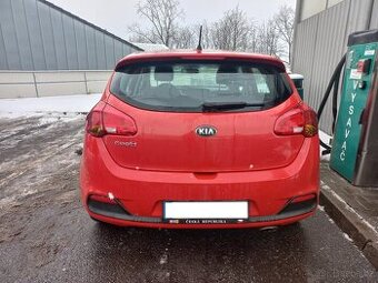 KIA CEED 1.4 CVVT, 73Kw, červena, model 2015