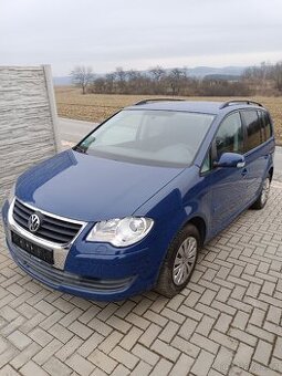 Volkswagen Touran 1.6i 75kW, serviska, 7 míst