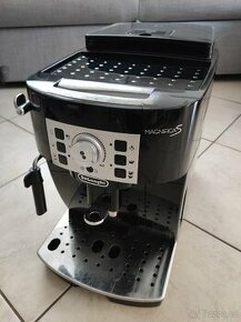 Plnoautomatický kávovar DeLonghi Magnifica S, ECAM 22.110.B