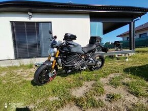 Ducati Monster 1200S