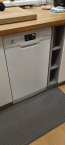 Myčka Electrolux 45 cm - rezervace do 3.12.