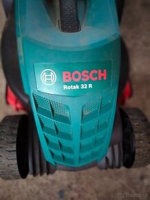 Elektrická sekačka Bosch rotak 32R