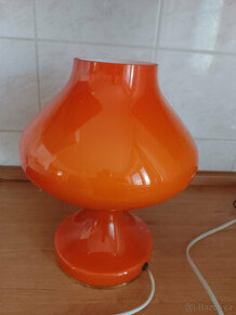 Oranžová retro lampa