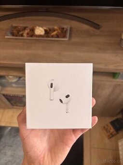 Apple Airpods - bílé sluchátka