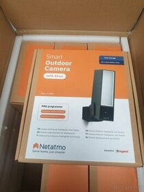 Netatmo venkovní kamera se sirénou černá 16GB karta