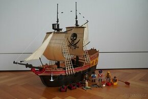 PLAYMOBIL velká pirátská loď + figurky, děla a další