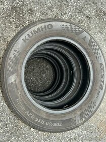 Kumho Ecsta 205/60r16