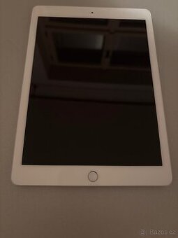 Apple iPad 6. generace 32 GB WiFi + Cellular Silver