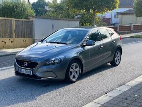 Volvo v40 - 1