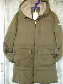 Tommy Hilfiger bunda Tommy Jeans Long Puffer Coat zelená - P