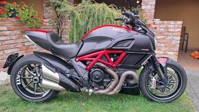 DUCATI DIAVEL CARBON